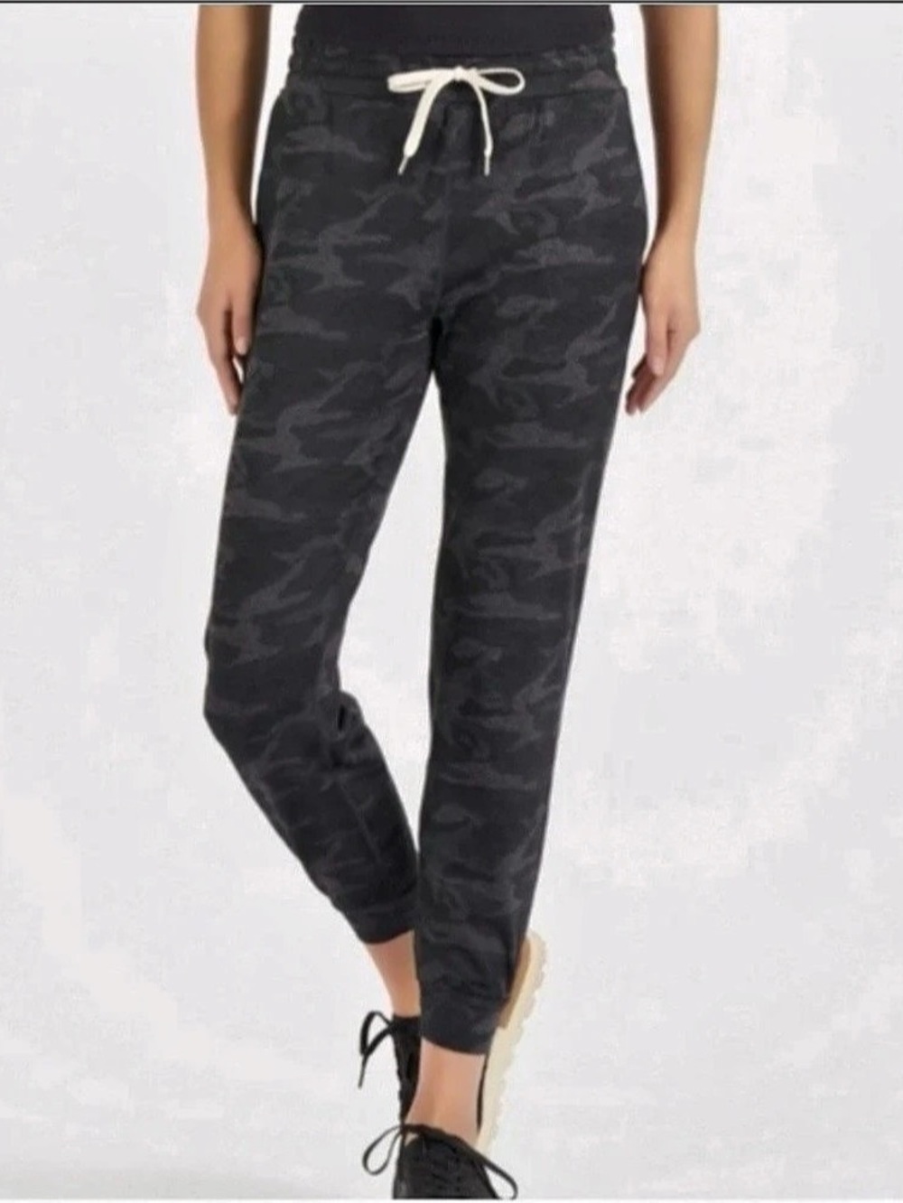 Vuori Performance Jogger Camo Joggers in Black size small